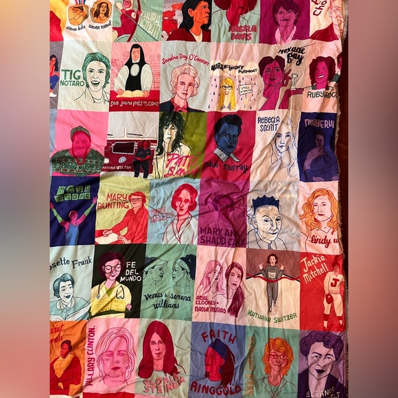 Badass Babes Julie Van Grol & Abbey’s House Large Adult Cuddle Minky Blanket - Picture 4 of 11